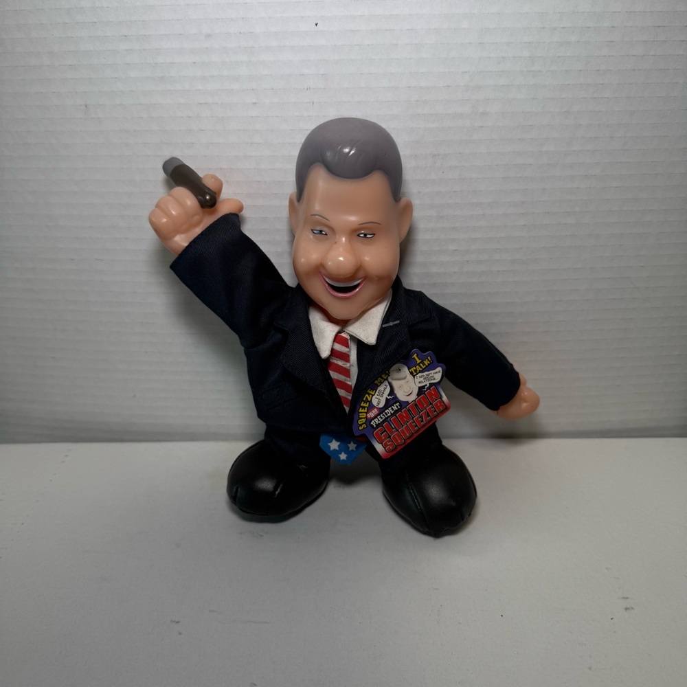 VINTAGE BILL CLINTON SQUEEZE DOLL SAYS 3 PHRASES VG COND 8.5" HAS ORIGINAL TAG